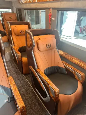 Limousine 10 chổ 04