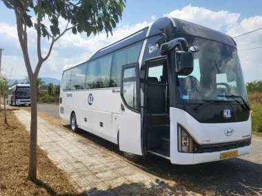 Xe 29 chỗ universe đời mới 02