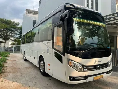 Xe 45 chỗ đời mới 2025 trở lên