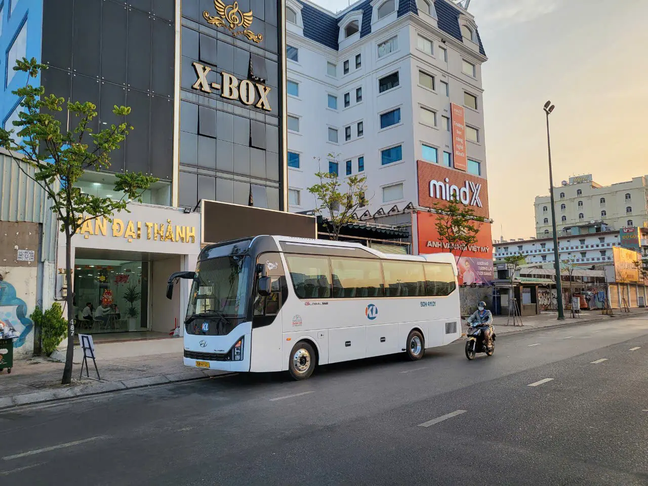 Xe 29 chỗ universe đời mới